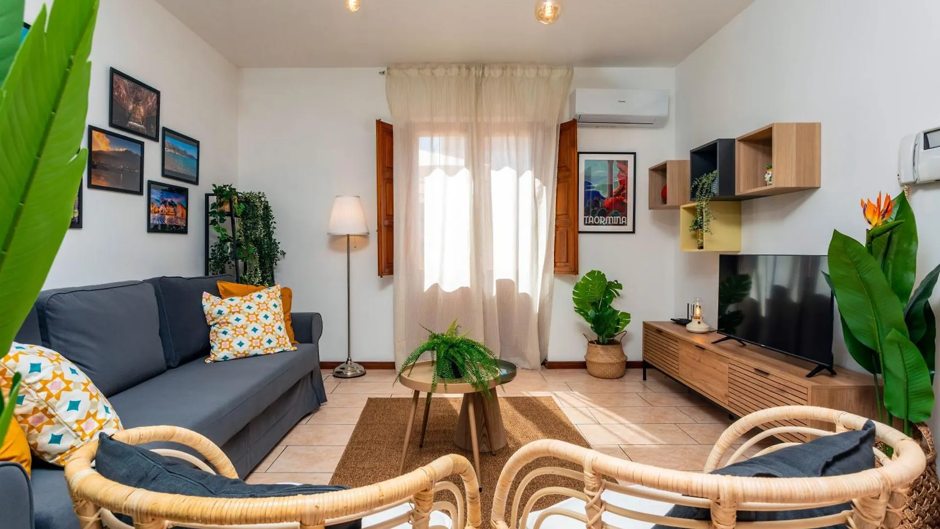Home Centrum 1 Giarre 0*,  Ιταλία